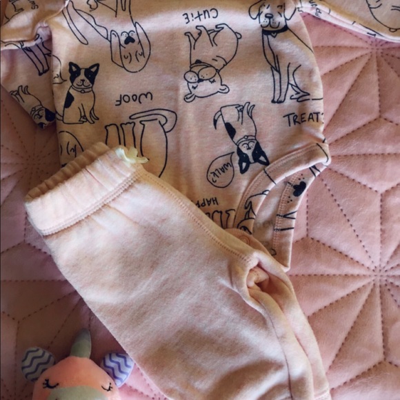 2 Carter’s baby girl outfits - Picture 2 of 5